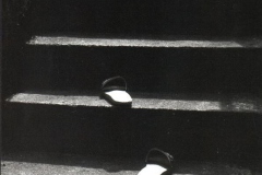 82_06_treppe_mit_holzklappern